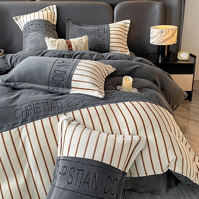 91家纺网 家纺一手货源 找家纺 富宁家纺 2025新款亲肤舒适牛奶绒8斤四件套-夜曲 夜曲-石英灰