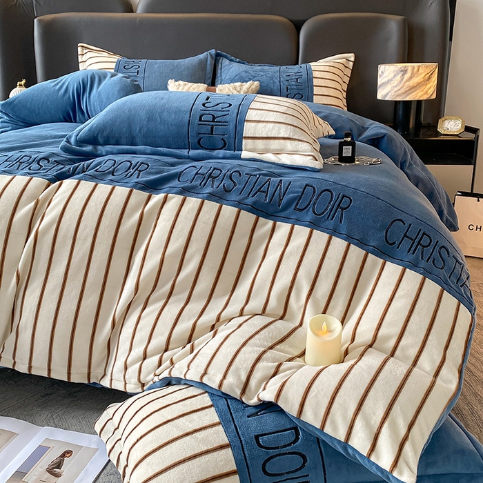 91家纺网 家纺一手货源 找家纺 富宁家纺 2025新款亲肤舒适牛奶绒8斤四件套-夜曲 夜曲-莱茵蓝