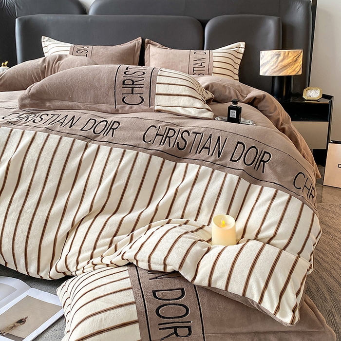 91家纺网 家纺一手货源 找家纺 富宁家纺 2025新款亲肤舒适牛奶绒8斤四件套-夜曲 夜曲-深奶咖