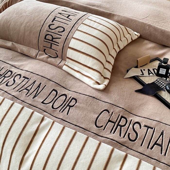 91家纺网 家纺一手货源 找家纺 富宁家纺 2025新款亲肤舒适牛奶绒8斤四件套-夜曲 夜曲-深奶咖