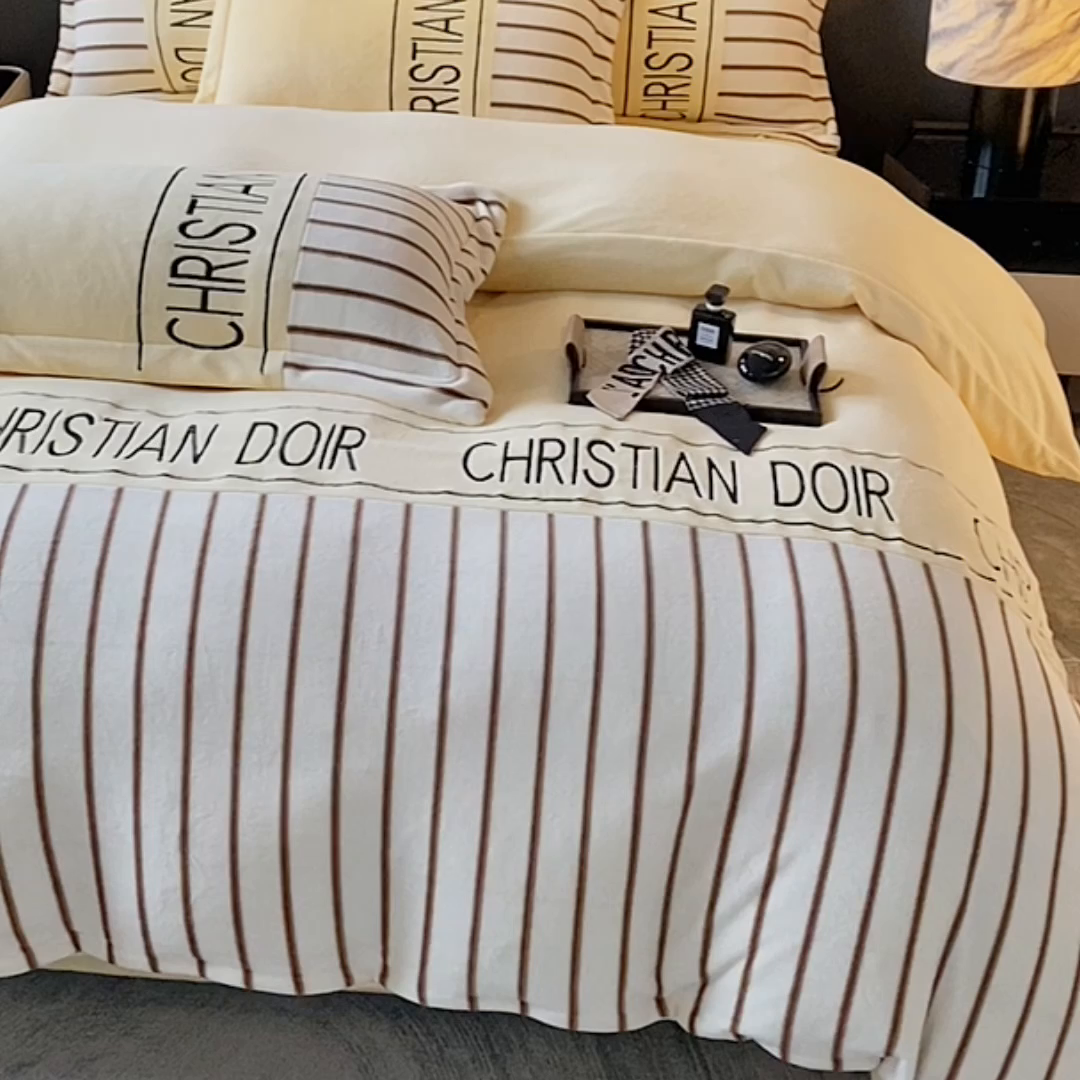 91家纺网 家纺一手货源 找家纺 （总）富宁家纺 2025新款亲肤舒适牛奶绒8斤四件套-夜曲