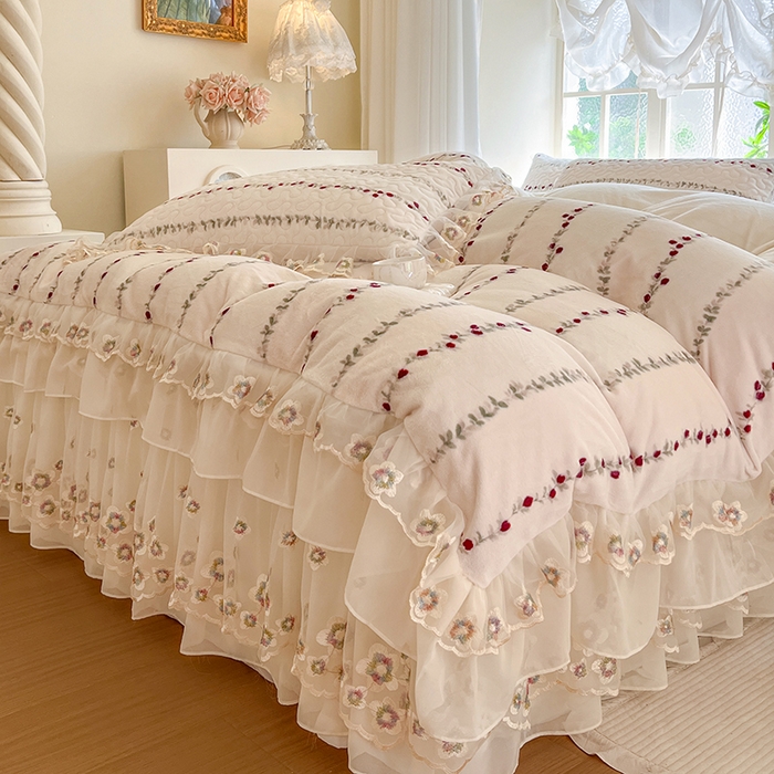 91家纺网 家纺一手货源 找家纺 网红馆（ck家纺） 2025新款亲肤舒适印花牛奶绒蕾丝边床裙系列四件套 花枝