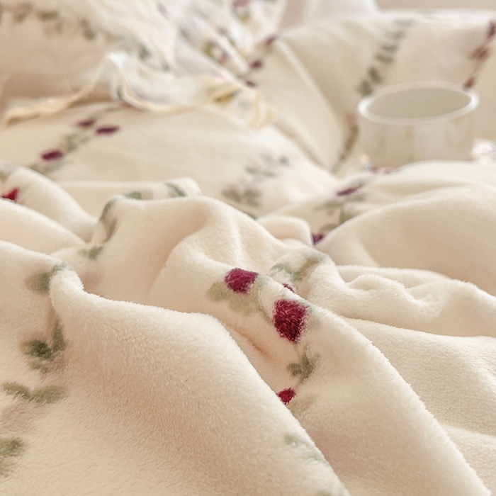 91家纺网 家纺一手货源 找家纺 网红馆（ck家纺） 2025新款亲肤舒适印花牛奶绒蕾丝边床裙系列四件套 花枝
