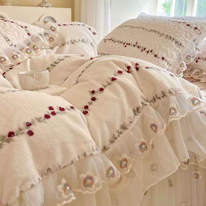 91家纺网 家纺一手货源 找家纺 网红馆（ck家纺） 2025新款亲肤舒适印花牛奶绒蕾丝边床裙系列四件套 花枝