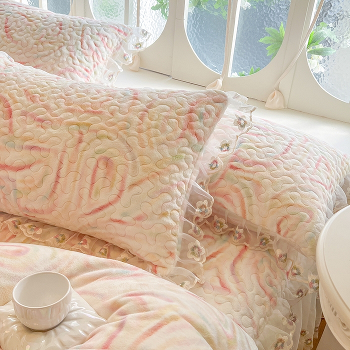 91家纺网 家纺一手货源 找家纺 网红馆（ck家纺） 2025新款亲肤舒适印花牛奶绒蕾丝边床裙系列四件套 星晴