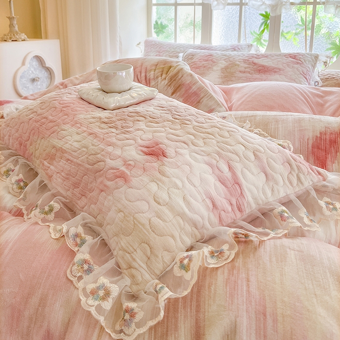 91家纺网 家纺一手货源 找家纺 （总）网红馆（ck家纺） 2025新款亲肤舒适印花牛奶绒蕾丝边床裙系列四件套