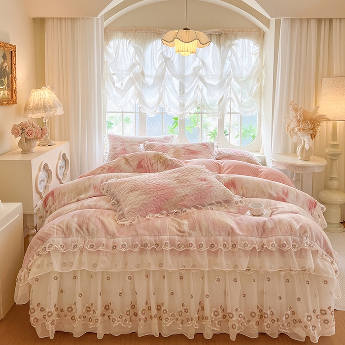 网红馆（ck家纺） 2025新款亲肤舒适印花牛奶绒蕾丝边床裙系列四件套 彩虹