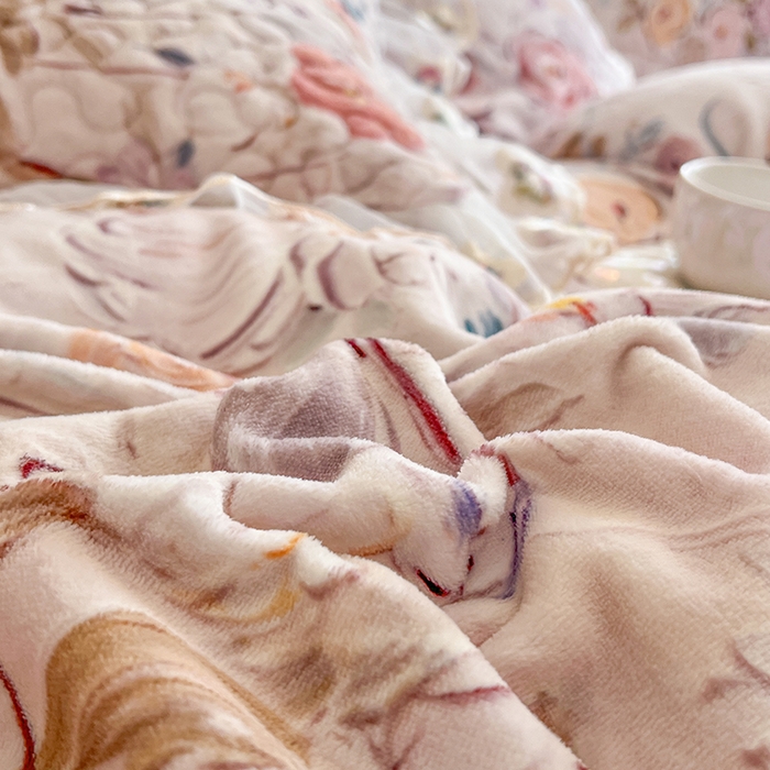 91家纺网 家纺一手货源 找家纺 网红馆（ck家纺） 2025新款亲肤舒适印花牛奶绒蕾丝边床裙系列四件套 玫瑰庄园