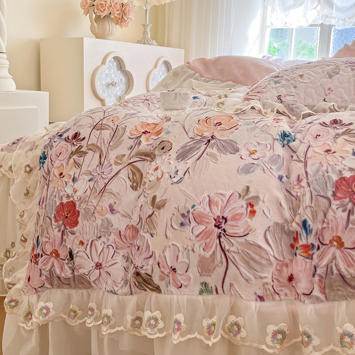 91家纺网 家纺一手货源 找家纺 网红馆（ck家纺） 2025新款亲肤舒适印花牛奶绒蕾丝边床裙系列四件套 玫瑰庄园