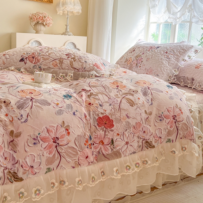 91家纺网 家纺一手货源 找家纺 网红馆（ck家纺） 2025新款亲肤舒适印花牛奶绒蕾丝边床裙系列四件套 玫瑰庄园