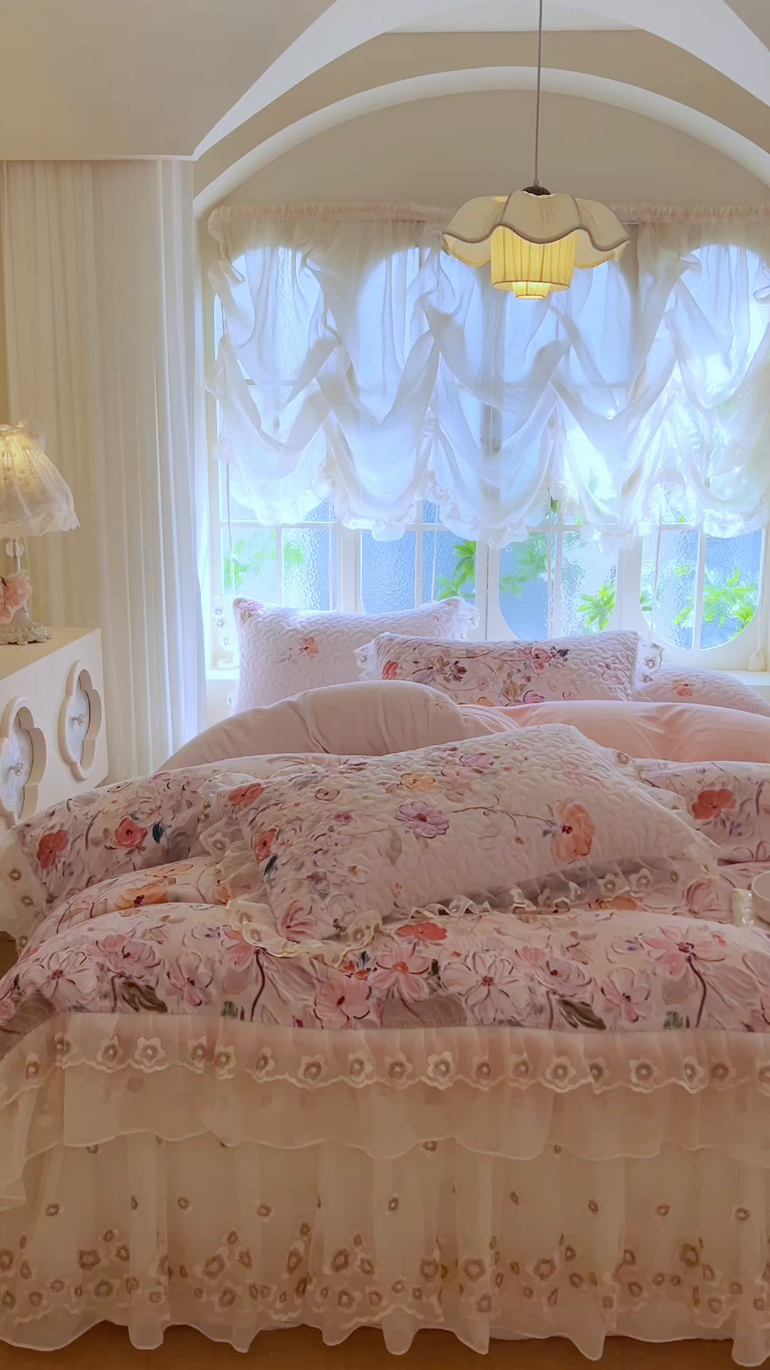 91家纺网 家纺一手货源 找家纺 网红馆（ck家纺） 2025新款亲肤舒适印花牛奶绒蕾丝边床裙系列四件套 玫瑰庄园