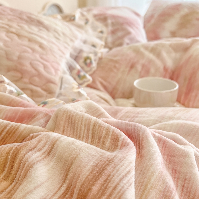 91家纺网 家纺一手货源 找家纺 （总）网红馆（ck家纺） 2025新款亲肤舒适印花牛奶绒蕾丝边床裙系列四件套