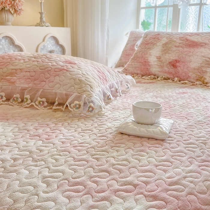 91家纺网 家纺一手货源 找家纺 （总）网红馆（ck家纺） 2025新款亲肤舒适印花牛奶绒蕾丝边床裙系列单床裙