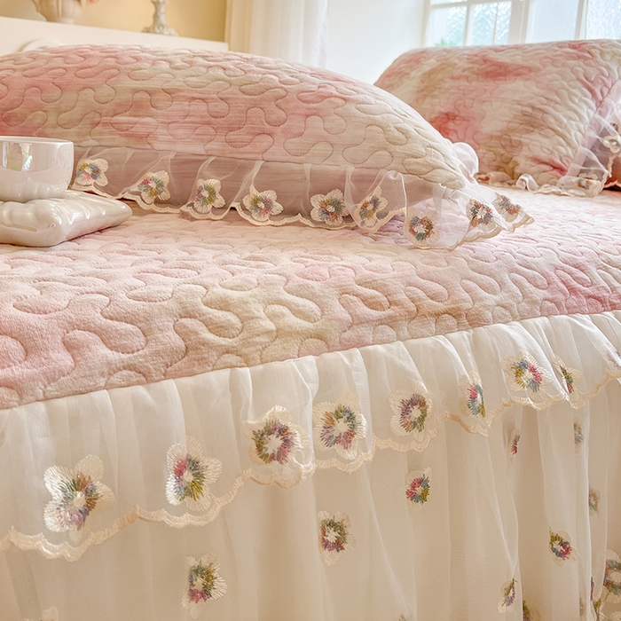 91家纺网 家纺一手货源 找家纺 （总）网红馆（ck家纺） 2025新款亲肤舒适印花牛奶绒蕾丝边床裙系列单床裙