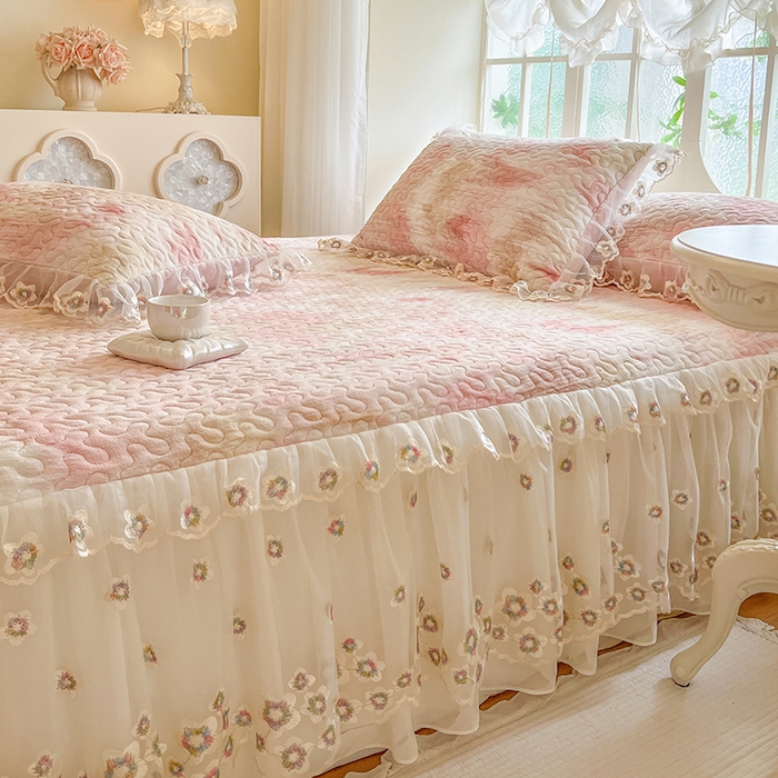 91家纺网 家纺一手货源 找家纺 网红馆（ck家纺） 2025新款亲肤舒适印花牛奶绒蕾丝边床裙系列单床裙 彩虹