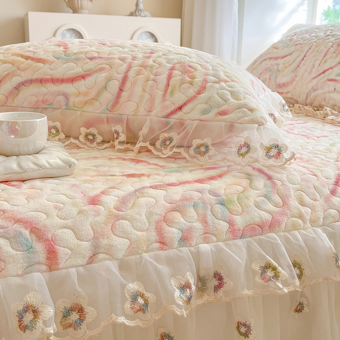 91家纺网 家纺一手货源 找家纺 网红馆（ck家纺） 2025新款亲肤舒适印花牛奶绒蕾丝边床裙系列单床裙 星晴