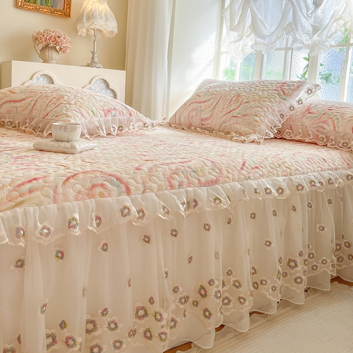 91家纺网 家纺一手货源 找家纺 网红馆（ck家纺） 2025新款亲肤舒适印花牛奶绒蕾丝边床裙系列单床裙 星晴