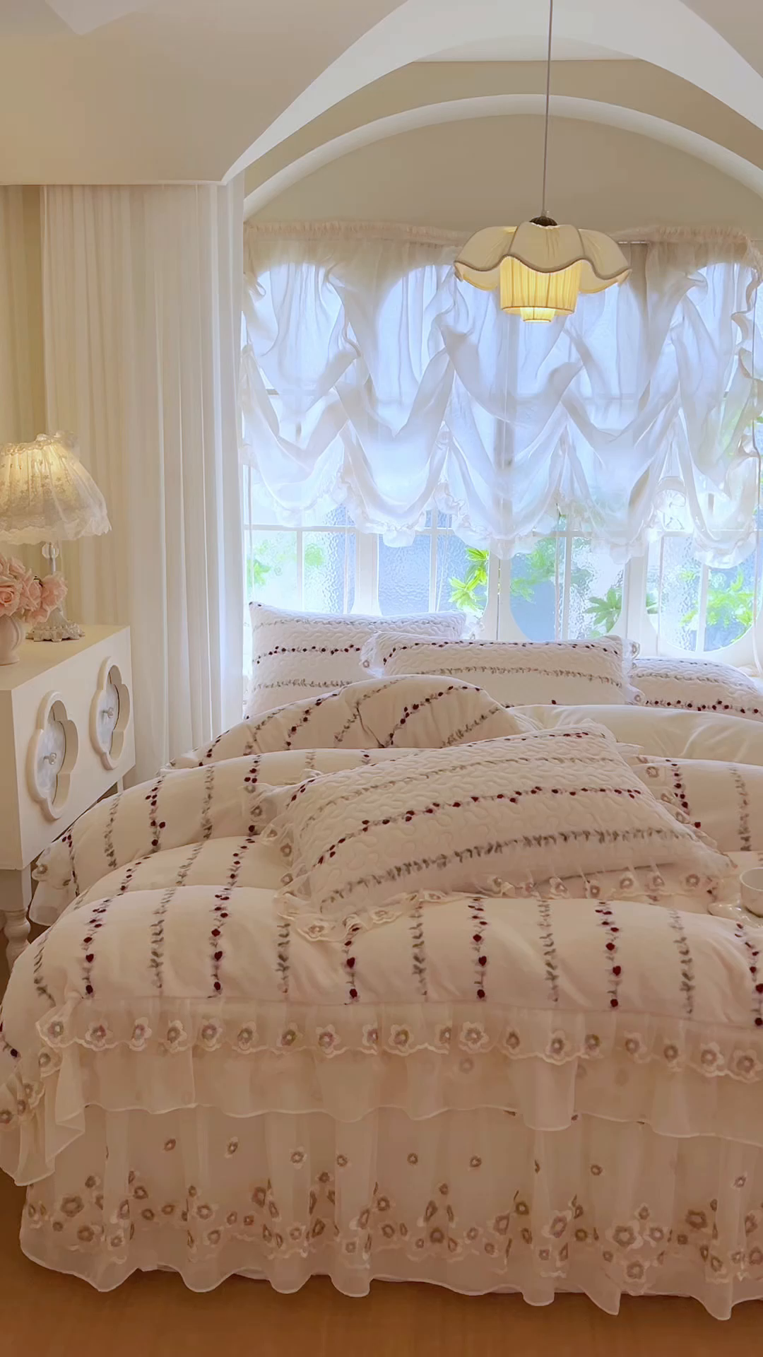 91家纺网 家纺一手货源 找家纺 网红馆（ck家纺） 2025新款亲肤舒适印花牛奶绒蕾丝边床裙系列单床裙 花枝