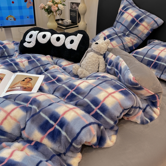 91家纺网 家纺一手货源 找家纺 一比一家纺 2025新款兔毛绒印花四件套-二 魔法学院蓝