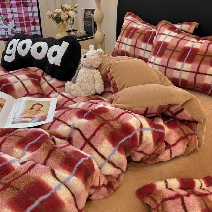 91家纺网 家纺一手货源 找家纺 一比一家纺 2025新款兔毛绒印花四件套-二 魔法学院红