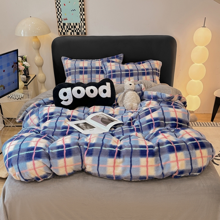 91家纺网 家纺一手货源 找家纺 一比一家纺 2025新款兔毛绒印花四件套-二 魔法学院蓝