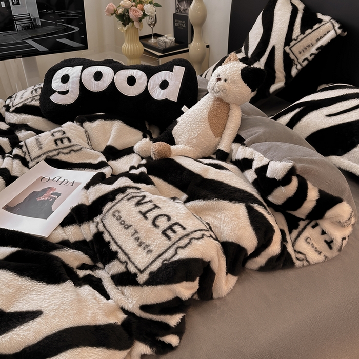 91家纺网 家纺一手货源 找家纺 一比一家纺 2025新款兔毛绒印花四件套-二 斑马纹