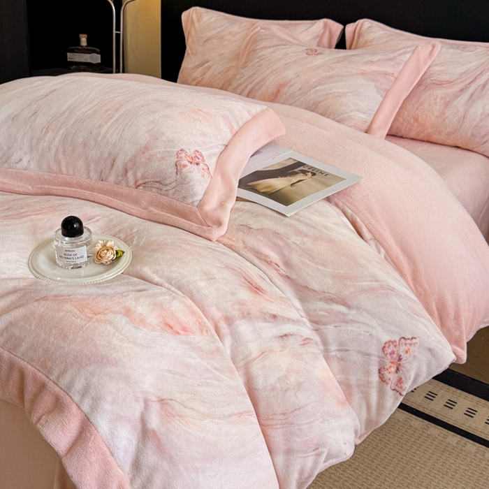 91家纺网 家纺一手货源 找家纺 （总）博纳家纺 2025新款亲肤舒适牛奶绒数码印花拼角系列四件套（控价劵后208 严格按控价来）