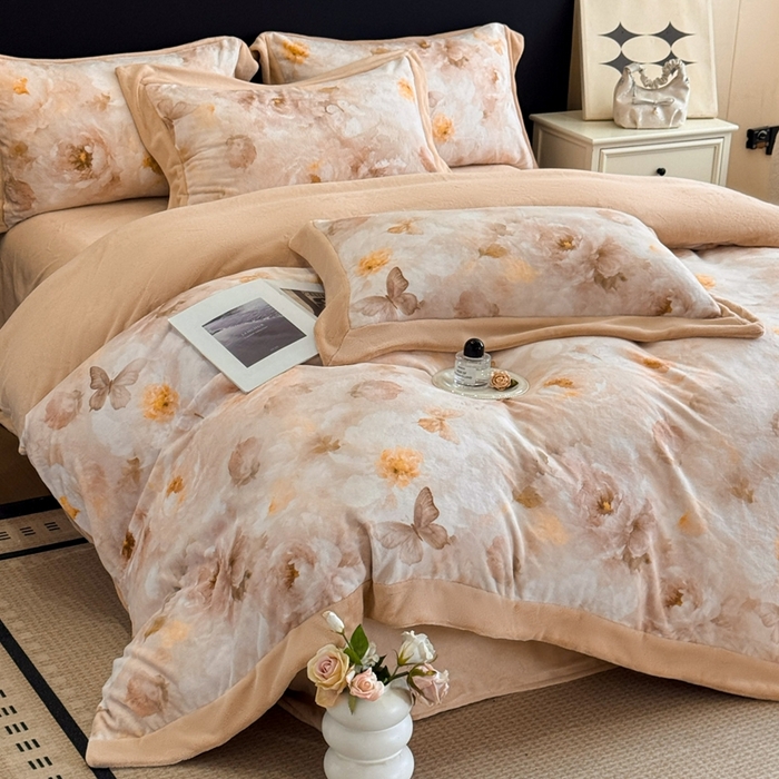 91家纺网 家纺一手货源 找家纺 博纳家纺 2025新款亲肤舒适牛奶绒数码印花拼角系列四件套（控价劵后208 严格按控价来） 花织-香槟
