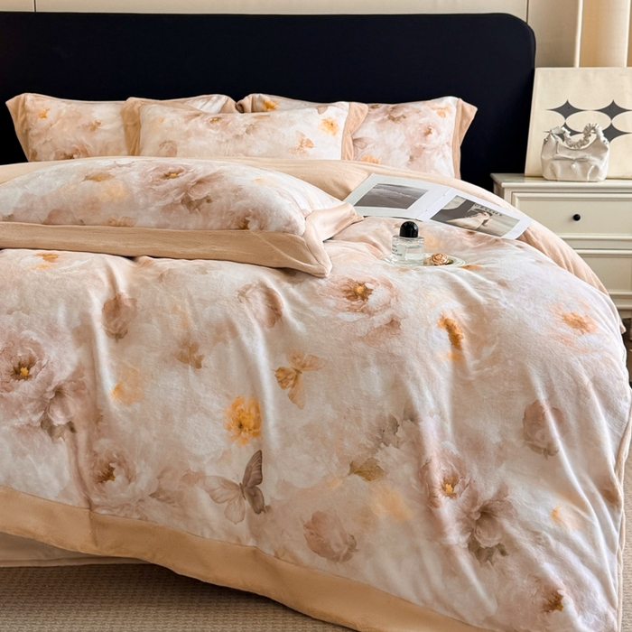 91家纺网 家纺一手货源 找家纺 博纳家纺 2025新款亲肤舒适牛奶绒数码印花拼角系列四件套（控价劵后208 严格按控价来） 花织-香槟