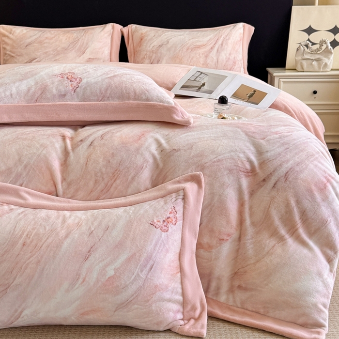 91家纺网 家纺一手货源 找家纺 （总）博纳家纺 2025新款亲肤舒适牛奶绒数码印花拼角系列四件套（控价劵后208 严格按控价来）