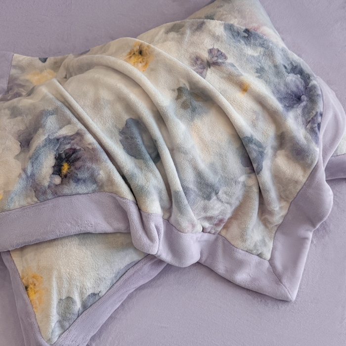 91家纺网 家纺一手货源 找家纺 博纳家纺 2025新款亲肤舒适牛奶绒数码印花拼角系列四件套（控价劵后208 严格按控价来） 花织-浅紫