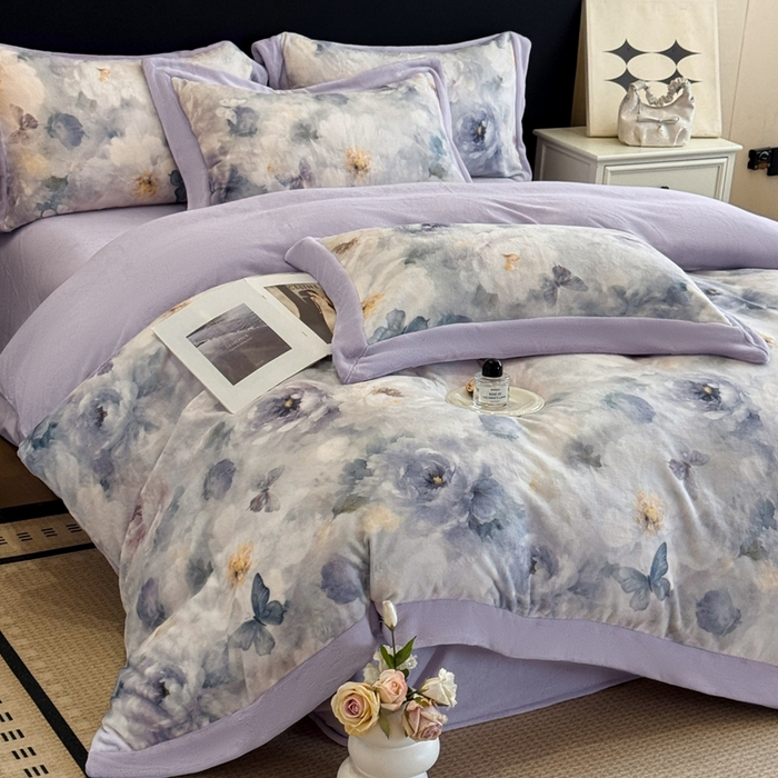 91家纺网 家纺一手货源 找家纺 博纳家纺 2025新款亲肤舒适牛奶绒数码印花拼角系列四件套（控价劵后208 严格按控价来） 花织-浅紫