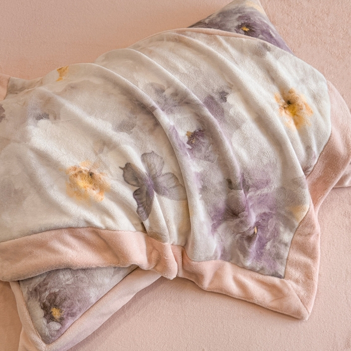 91家纺网 家纺一手货源 找家纺 博纳家纺 2025新款亲肤舒适牛奶绒数码印花拼角系列四件套（控价劵后208 严格按控价来） 花织-粉玉