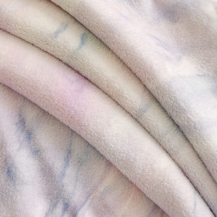 91家纺网 家纺一手货源 找家纺 博纳家纺 2025新款亲肤舒适牛奶绒数码印花拼角系列四件套（控价劵后208 严格按控价来） 彩蝶飘飘-浅紫