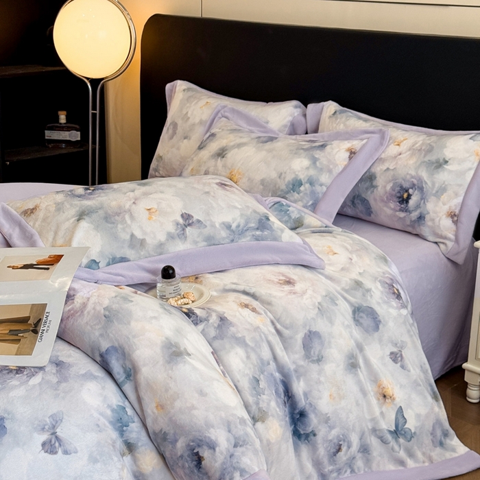 91家纺网 家纺一手货源 找家纺 博纳家纺 2025新款亲肤舒适牛奶绒数码印花拼角系列四件套（控价劵后208 严格按控价来） 花织-浅紫