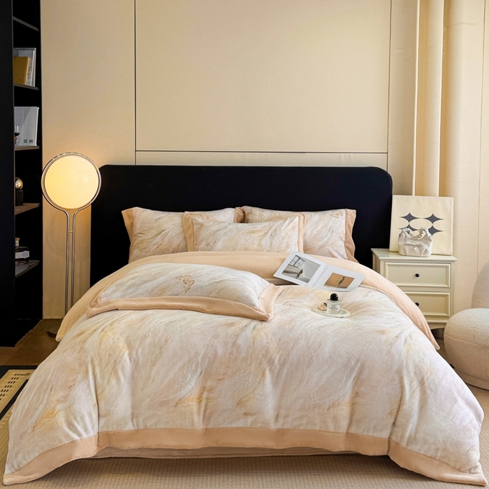 91家纺网 家纺一手货源 找家纺 博纳家纺 2025新款亲肤舒适牛奶绒数码印花拼角系列四件套（控价劵后208 严格按控价来） 彩蝶飘飘-香槟