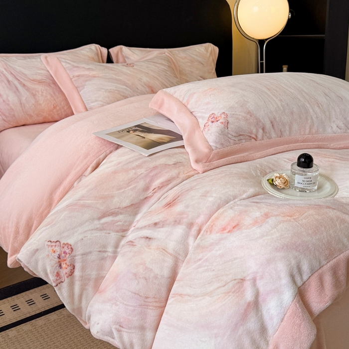 91家纺网 家纺一手货源 找家纺 （总）博纳家纺 2025新款亲肤舒适牛奶绒数码印花拼角系列四件套（控价劵后208 严格按控价来）