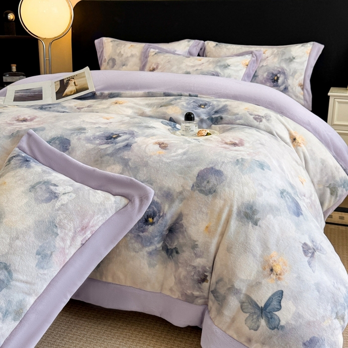 91家纺网 家纺一手货源 找家纺 博纳家纺 2025新款亲肤舒适牛奶绒数码印花拼角系列四件套（控价劵后208 严格按控价来） 花织-浅紫