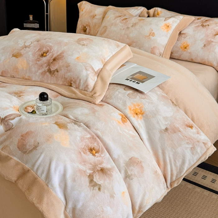 91家纺网 家纺一手货源 找家纺 博纳家纺 2025新款亲肤舒适牛奶绒数码印花拼角系列四件套（控价劵后208 严格按控价来） 花织-香槟