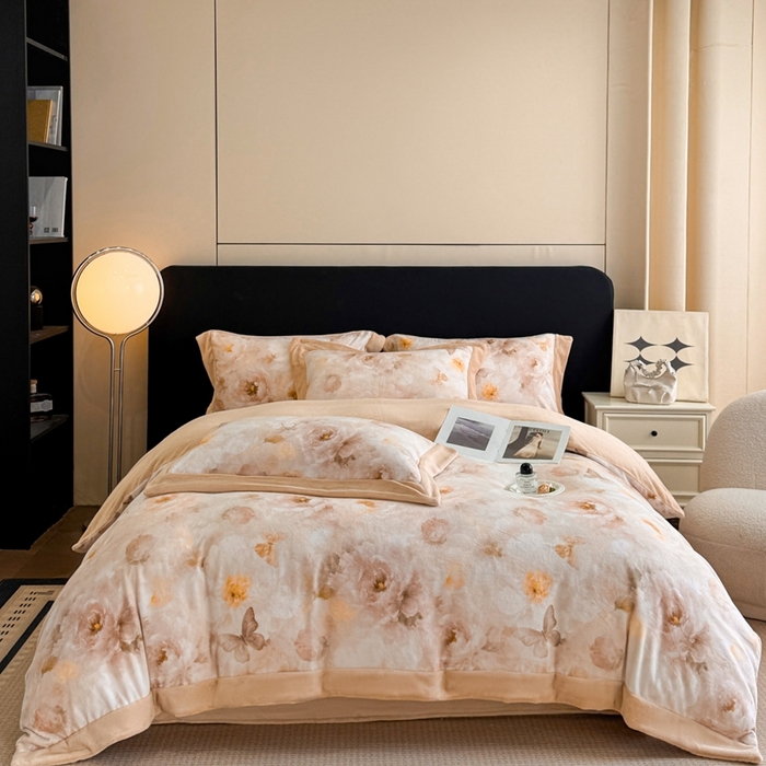 91家纺网 家纺一手货源 找家纺 博纳家纺 2025新款亲肤舒适牛奶绒数码印花拼角系列四件套（控价劵后208 严格按控价来） 花织-香槟