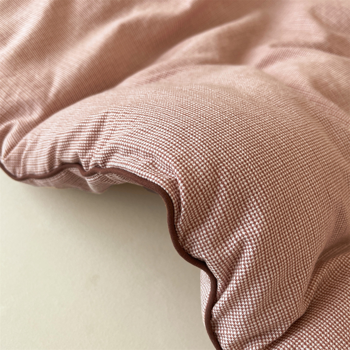 91家纺网 家纺一手货源 找家纺 梵蒂莎 2025新款花边蝴蝶结棉花被（场景2）暖衾蝶影秋冬被四季被子被芯 暖衾蝶影-豆沙粉