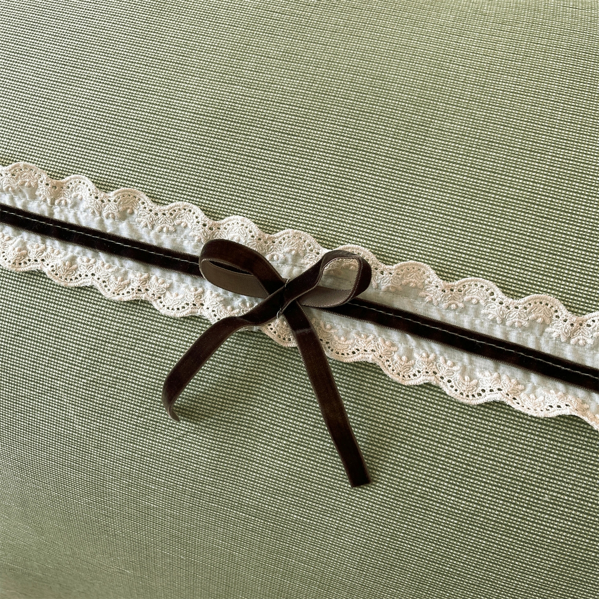 91家纺网 家纺一手货源 找家纺 （总）梵蒂莎 2025新款花边蝴蝶结棉花被（场景2）暖衾蝶影秋冬被四季被子被芯