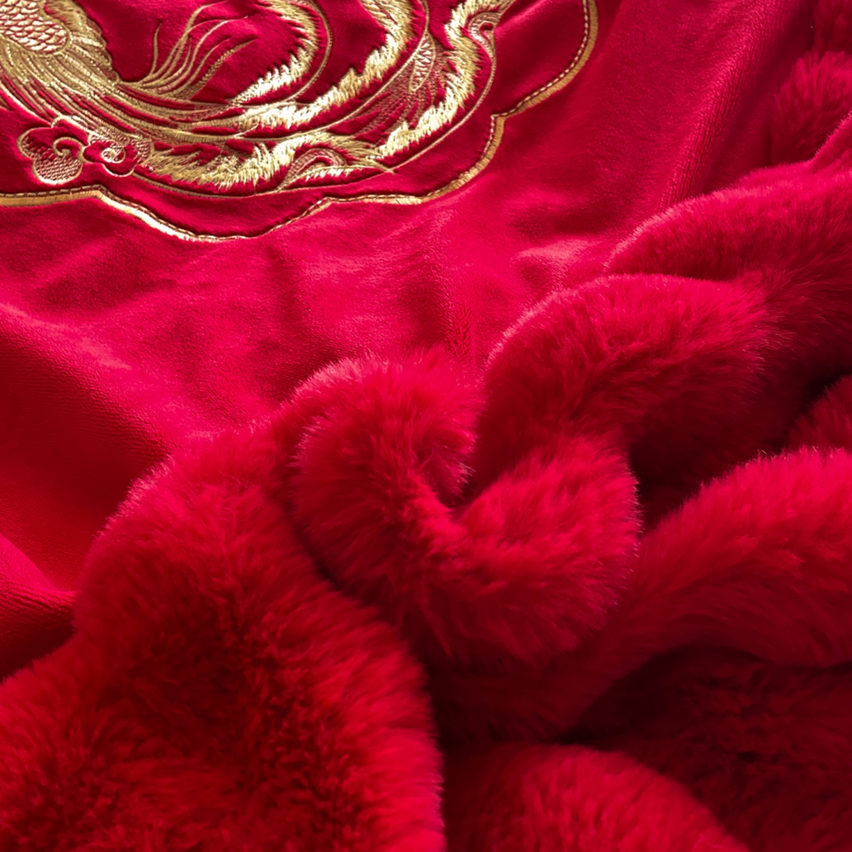 91家纺网 家纺一手货源 找家纺 玉雅家纺 2025新款兔毛绒多功能毛毯被套两用豆豆被被子被芯 婚庆毛毯-龙凤团圆