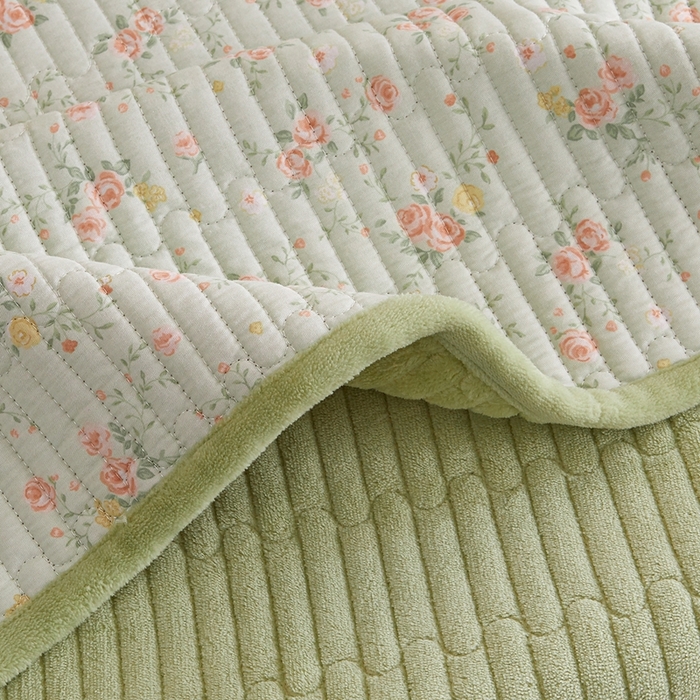 91家纺网 家纺一手货源 找家纺 金艾草 2025新款A版全棉印花B版加厚牛奶绒单件棉加绒床盖三件套榻榻米垫 南语花-绿色