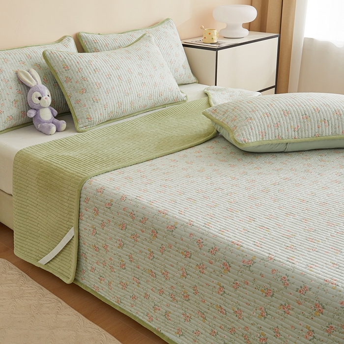 91家纺网 家纺一手货源 找家纺 金艾草 2025新款A版全棉印花B版加厚牛奶绒单件棉加绒床盖三件套榻榻米垫 南语花-绿色