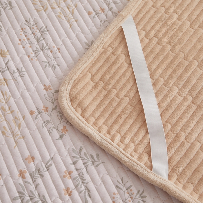 91家纺网 家纺一手货源 找家纺 金艾草 2025新款A版全棉印花B版加厚牛奶绒单件棉加绒床盖三件套榻榻米垫 醉梦希花