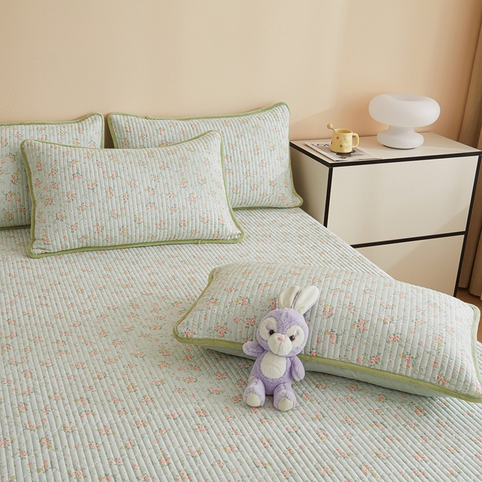 91家纺网 家纺一手货源 找家纺 金艾草 2025新款A版全棉印花B版加厚牛奶绒单件棉加绒床盖三件套榻榻米垫 南语花-绿色