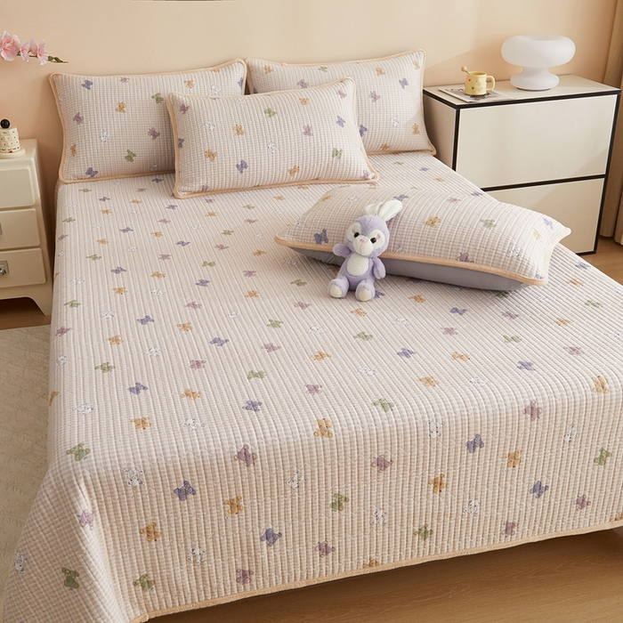 91家纺网 家纺一手货源 找家纺 金艾草 2025新款A版全棉印花B版加厚牛奶绒单件棉加绒床盖三件套榻榻米垫 咖色-字母