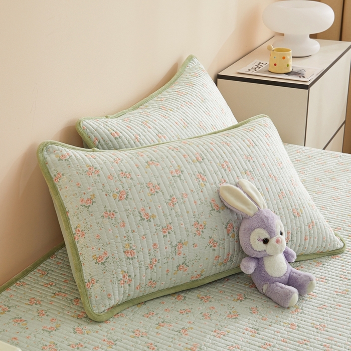 91家纺网 家纺一手货源 找家纺 金艾草 2025新款A版全棉印花B版加厚牛奶绒单件棉加绒床盖三件套榻榻米垫 南语花-绿色