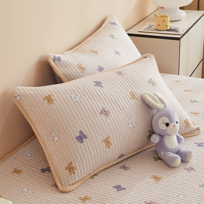 91家纺网 家纺一手货源 找家纺 金艾草 2025新款A版全棉印花B版加厚牛奶绒单件棉加绒床盖三件套榻榻米垫 咖色-字母